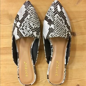 NWOT Snake Pointy Slip On Flat Mule